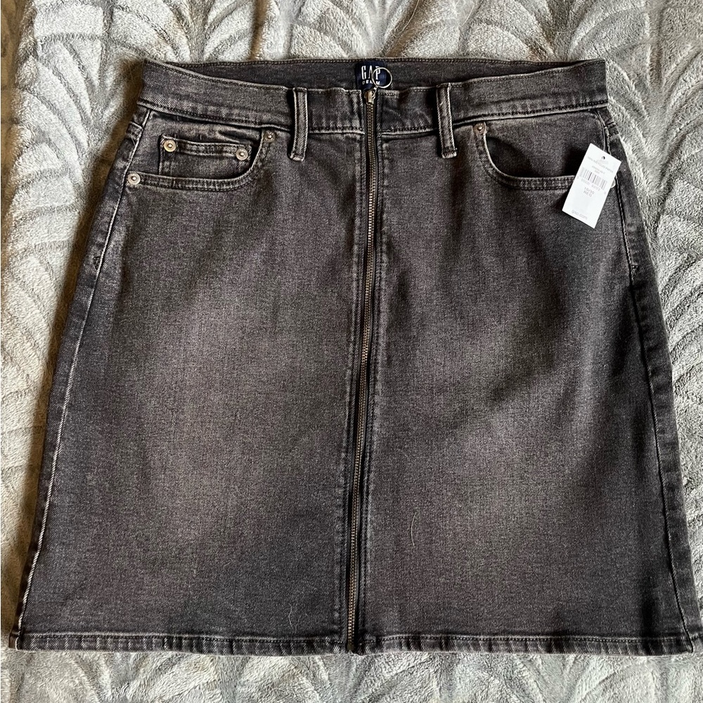Gap Black Jean Skirt - New with tags - 10/30